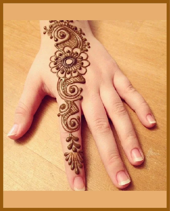 Minimal Aesthetic Back Hand Mehndi With Diagonal Stripes